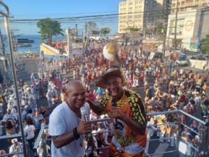 Tonho Matéria e Reinaldinho   cantam sucessos da apoeira na Praça Castro Alves