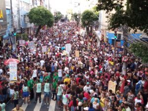 Salvador vive dia de carnaval antecipado com a décima sexta edição da Caminhada Nacional do Samba