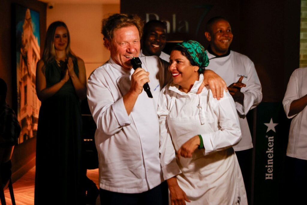 Chefs e convidados participam do jantar comemorativo de dois anos do Palacete Tirachapéu, realizado no restaurante Pala7, no Centro Histórico de Salvador.