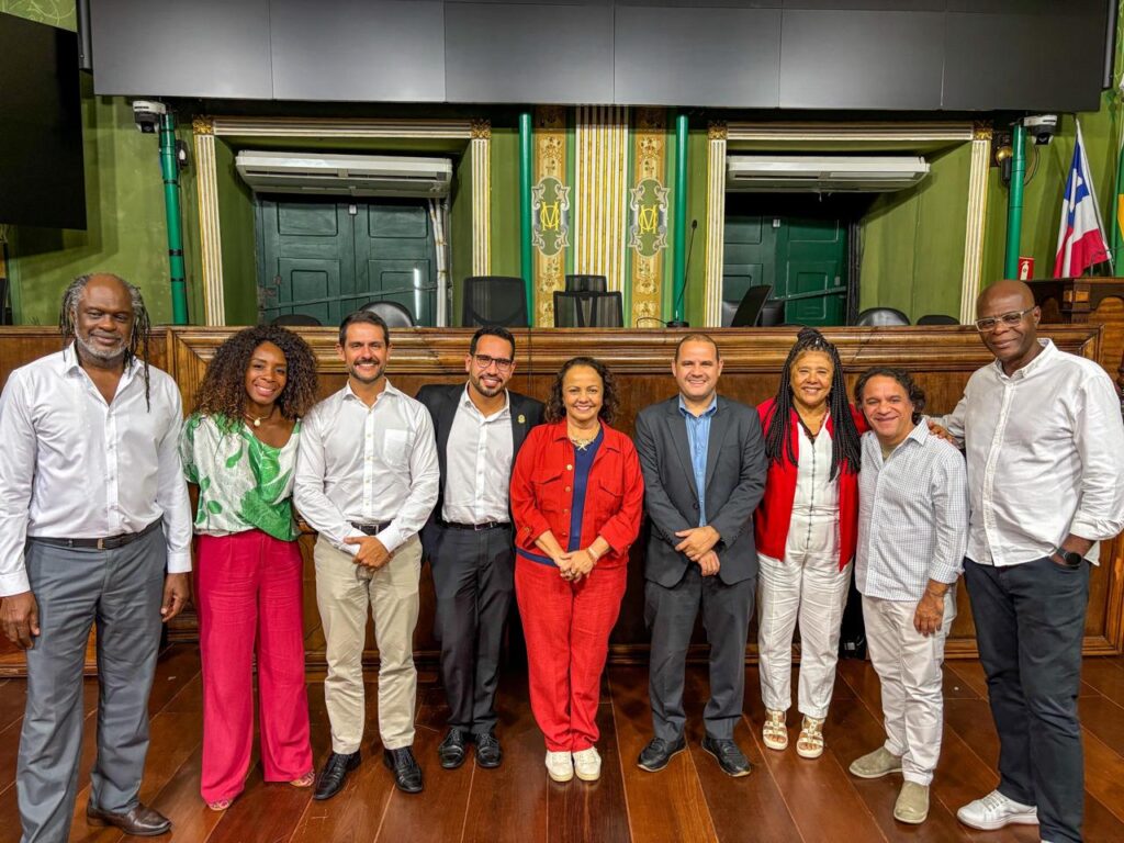 Vereador Randerson Leal, líder da oposição na Câmara Municipal de Salvador, comenta a concessão do Título de Cidadão de Salvador ao senador Flávio Bolsonaro.