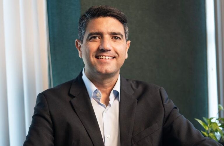 Mudanças na jornada de trabalho exigem reorganização das escalas e dos processos de empresas dos setores de comércio, turismo e serviços.