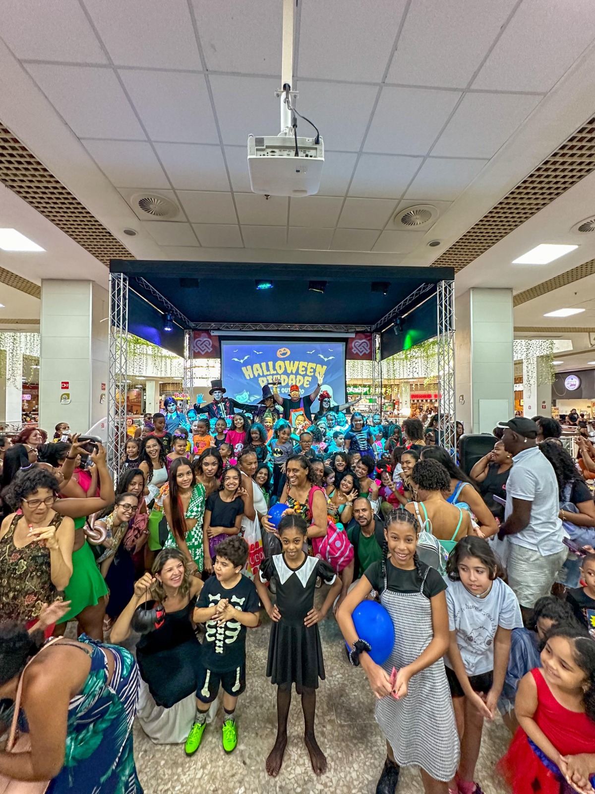 Shopping Piedade promove Halloween gratuito para crianças e famílias nos dias 24 e 31 de outubro, com atrações de Tio Paulinho e Tia Leide, na praça de alimentação do Piso L4, em Salvador.