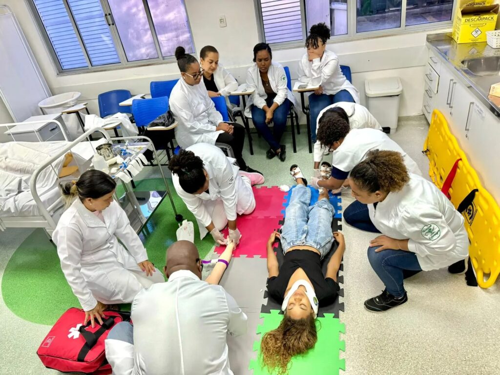 Monte Tabor anuncia seleção para bolsas integrais no Curso Técnico em Enfermagem do Ludovica, em Pau da Lima, Salvador.