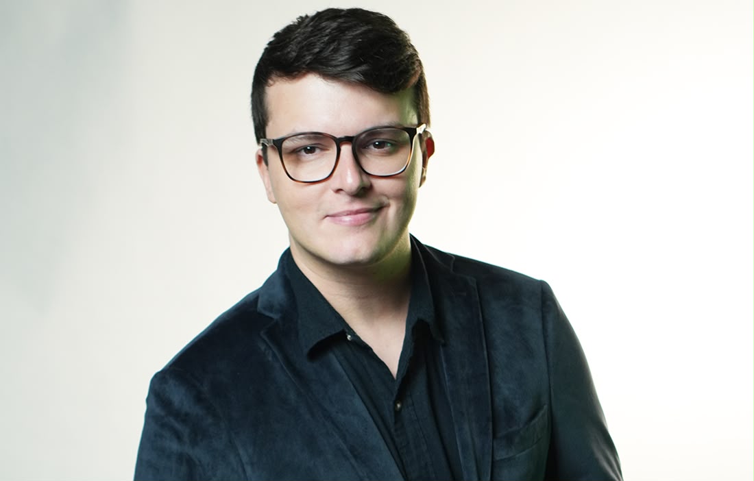 Thiago Loures, profissional de marketing digital com 16 anos de carreira e experiência em campanhas musicais, cinematográficas e empresariais.