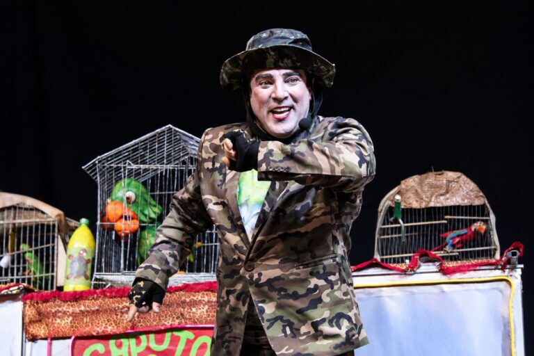 Ator e diretor Semio Carlos Batista, responsável pelas oficinas de iniciação teatral promovidas pela ACB em Nerópolis e Goiânia.