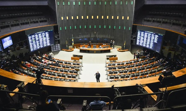 Plenário da Câmara dos Deputados, em Brasília, representando a nova bancada de 39 deputados federais eleitos pela Bahia para a legislatura de 2027 a 2031.