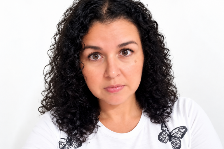 Jornalista e colunista social Livia Rosa Santana, integrante da equipe de colunistas do portal Rádio da Cidade 91.7.