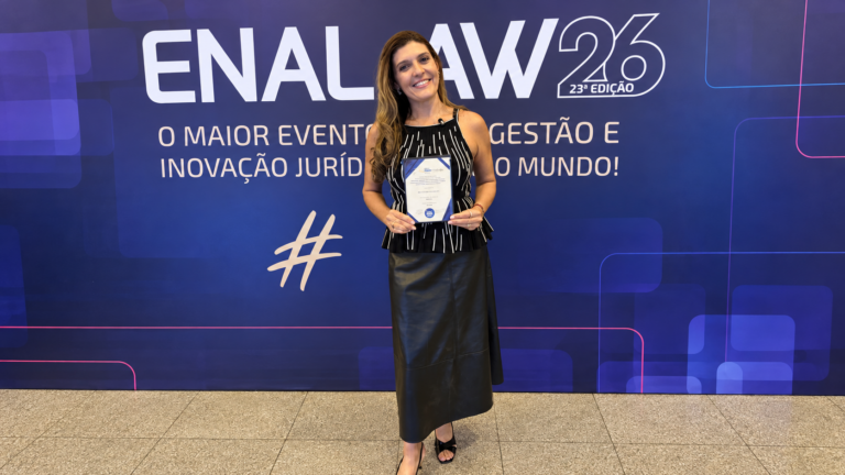 Sinduscon-BA recebe reconhecimento nacional pelo Programa de Governança Corporativa durante o Prêmio Análise DNA + Fenalaw 2026, em São Paulo.
